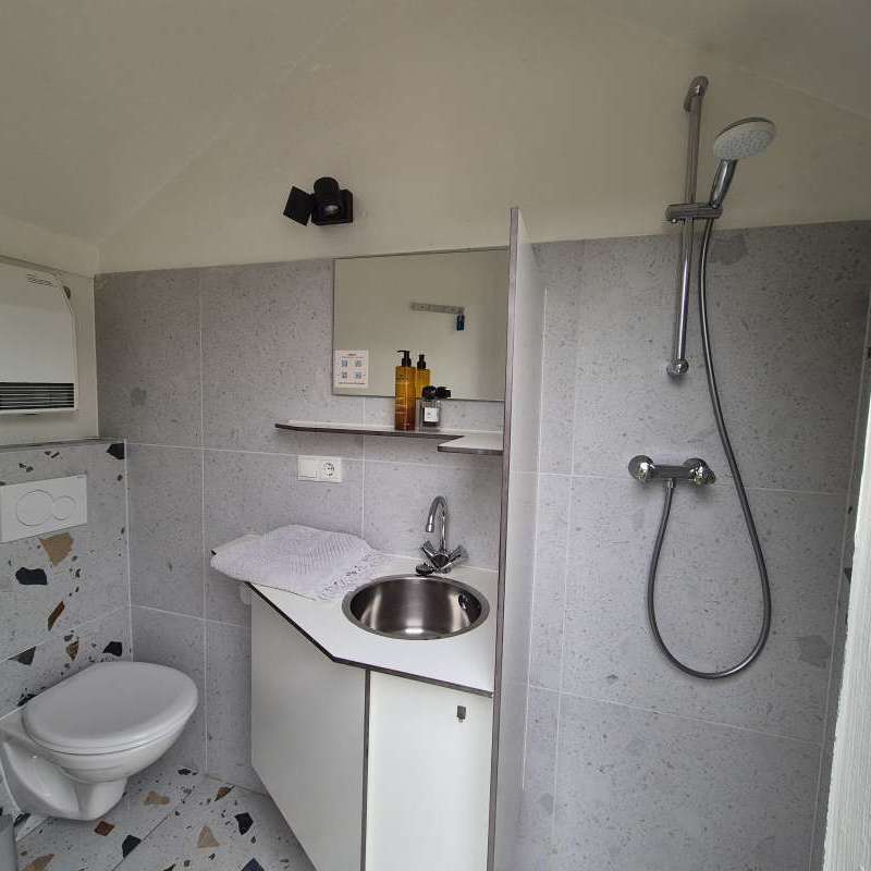 Kampeerplaats XL met privé sanitair