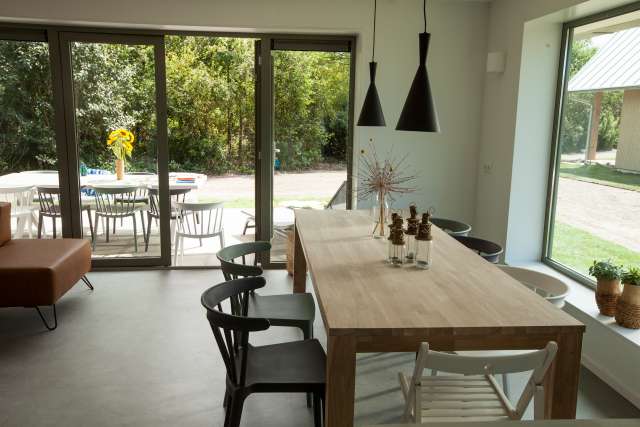 Aan Noordzee-vakantiehuis-villa veranda-woonkamer-eethoek Aan Noordzee-vakantiehuis-villa veranda-woonkamer-eethoek